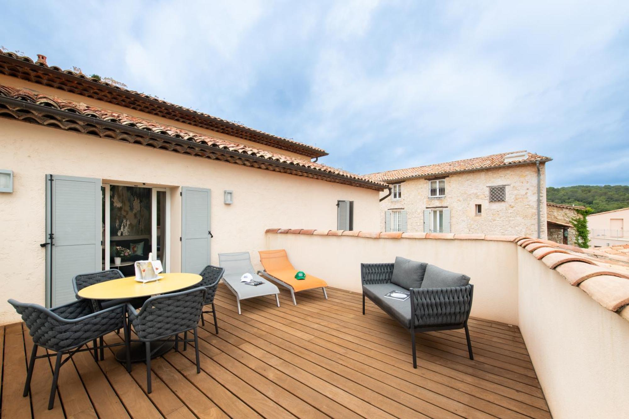 Hotel Golf & Spa Chateau De La Begude The Originals Collection Valbonne Exterior photo