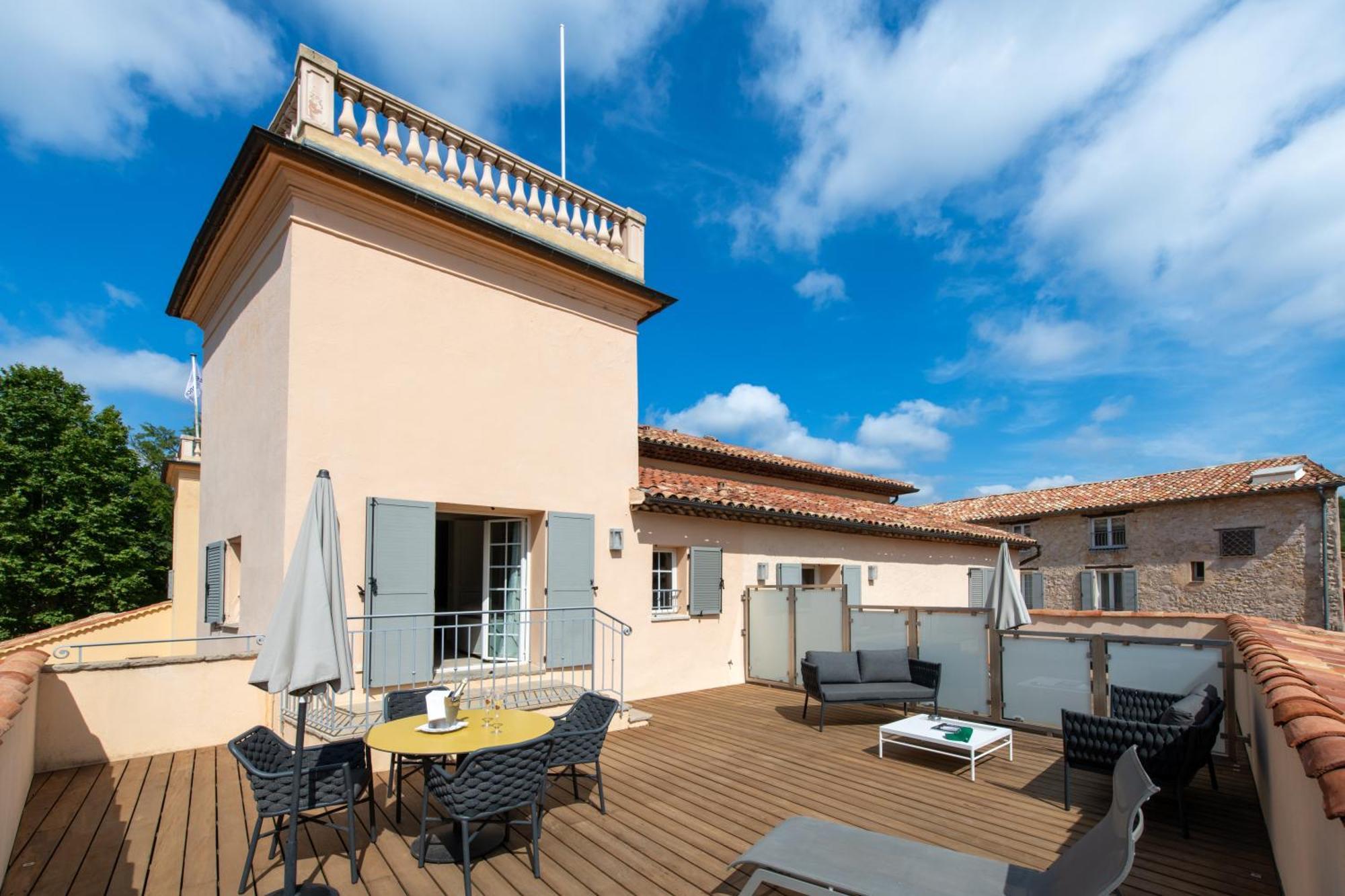 Hotel Golf & Spa Chateau De La Begude The Originals Collection Valbonne Exterior photo