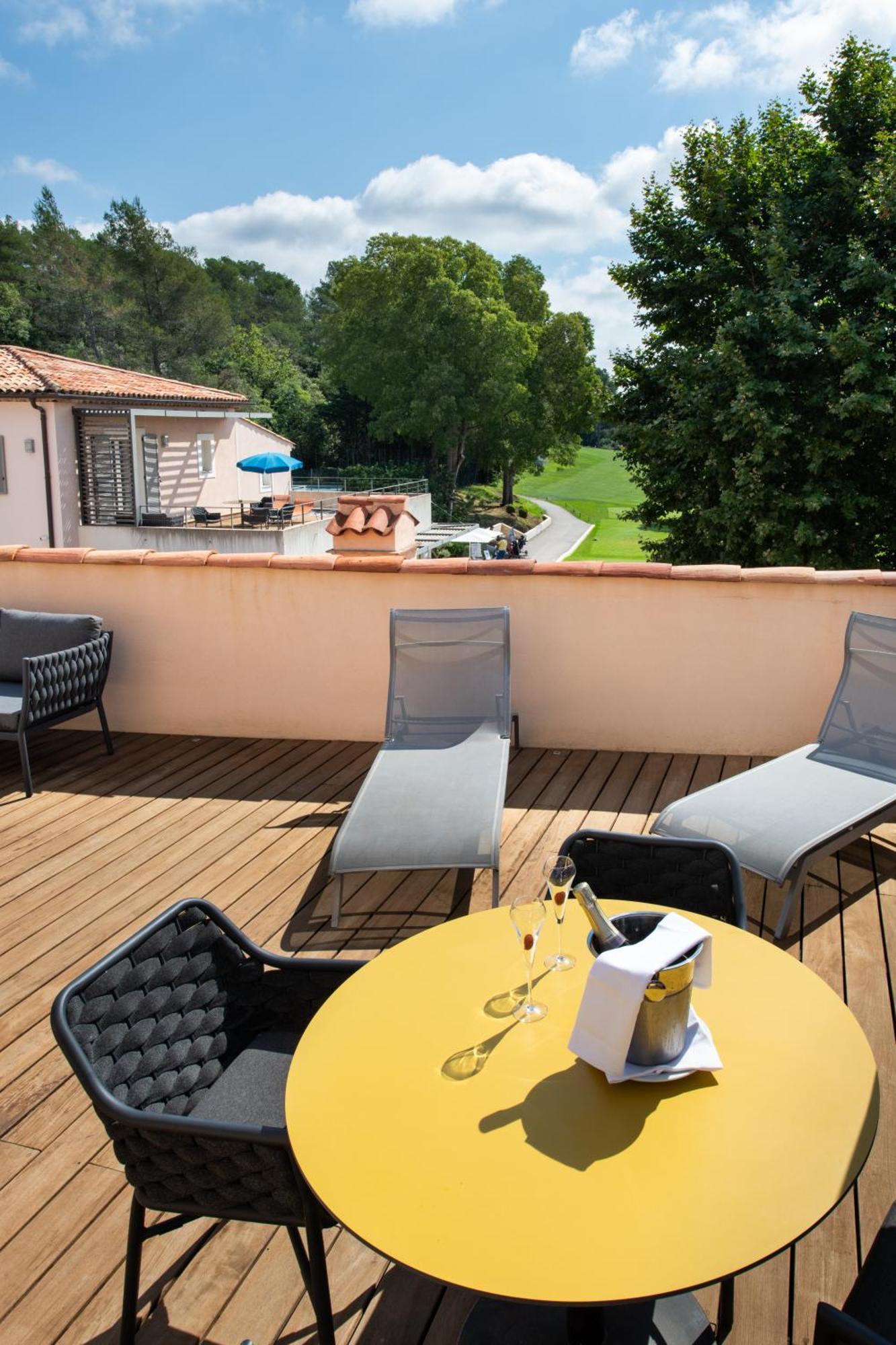 Hotel Golf & Spa Chateau De La Begude The Originals Collection Valbonne Exterior photo