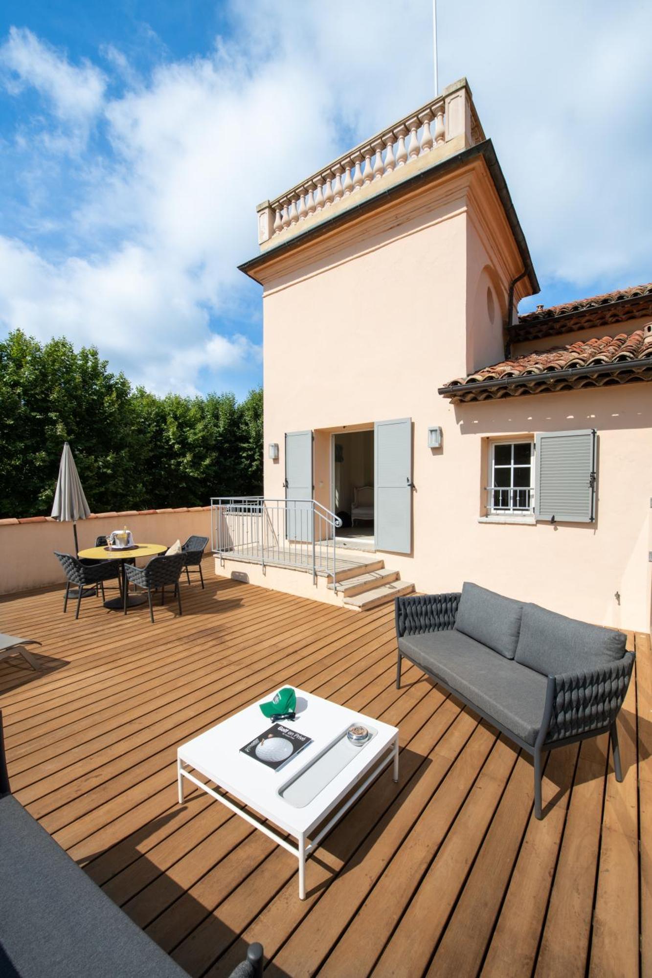 Hotel Golf & Spa Chateau De La Begude The Originals Collection Valbonne Exterior photo