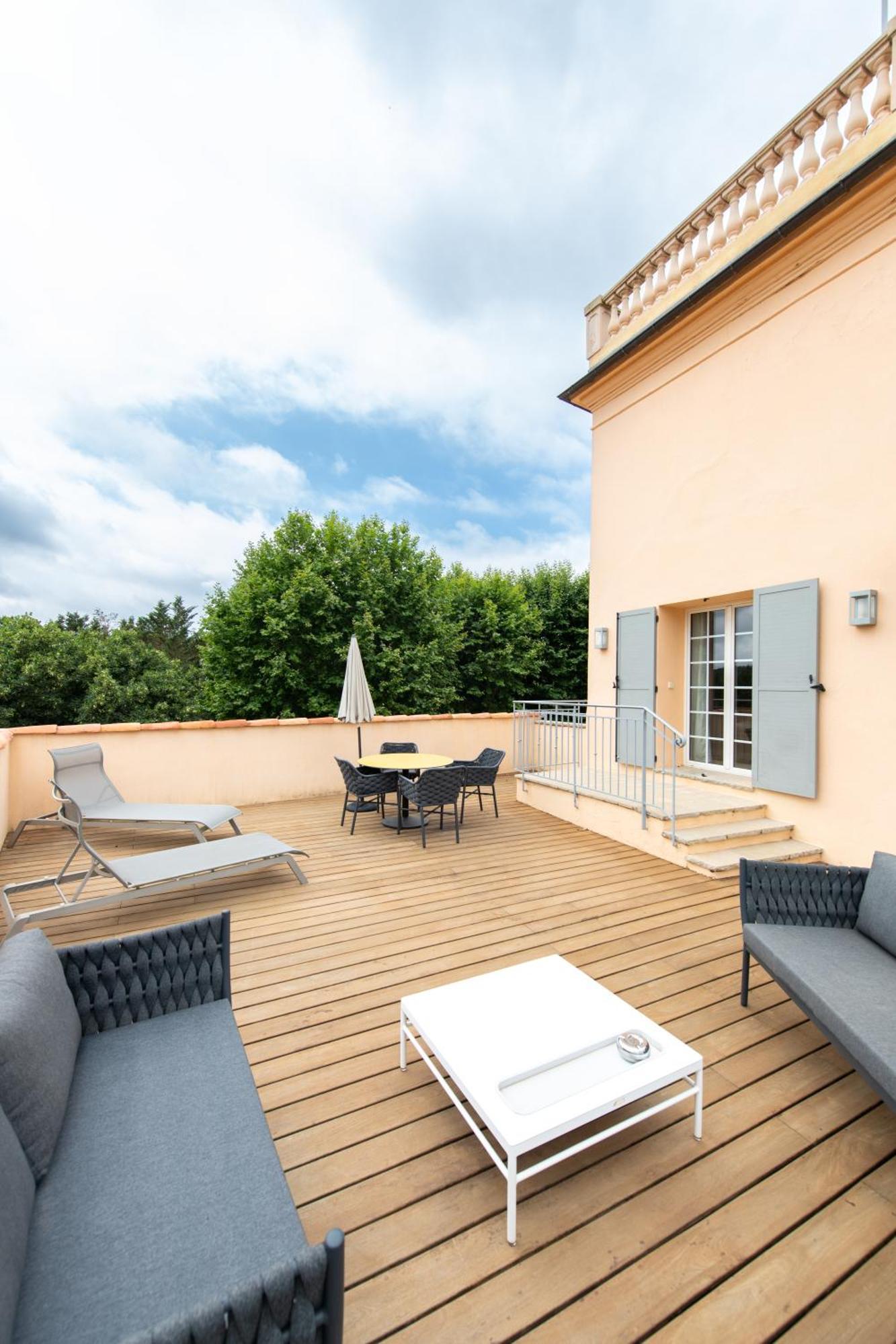 Hotel Golf & Spa Chateau De La Begude The Originals Collection Valbonne Exterior photo